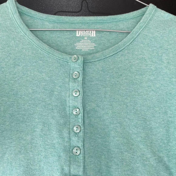 Duluth Trading Women Longtail Henley T Shirt Mint Medium Short Sleeve Work Basic - Picture 2 of 7